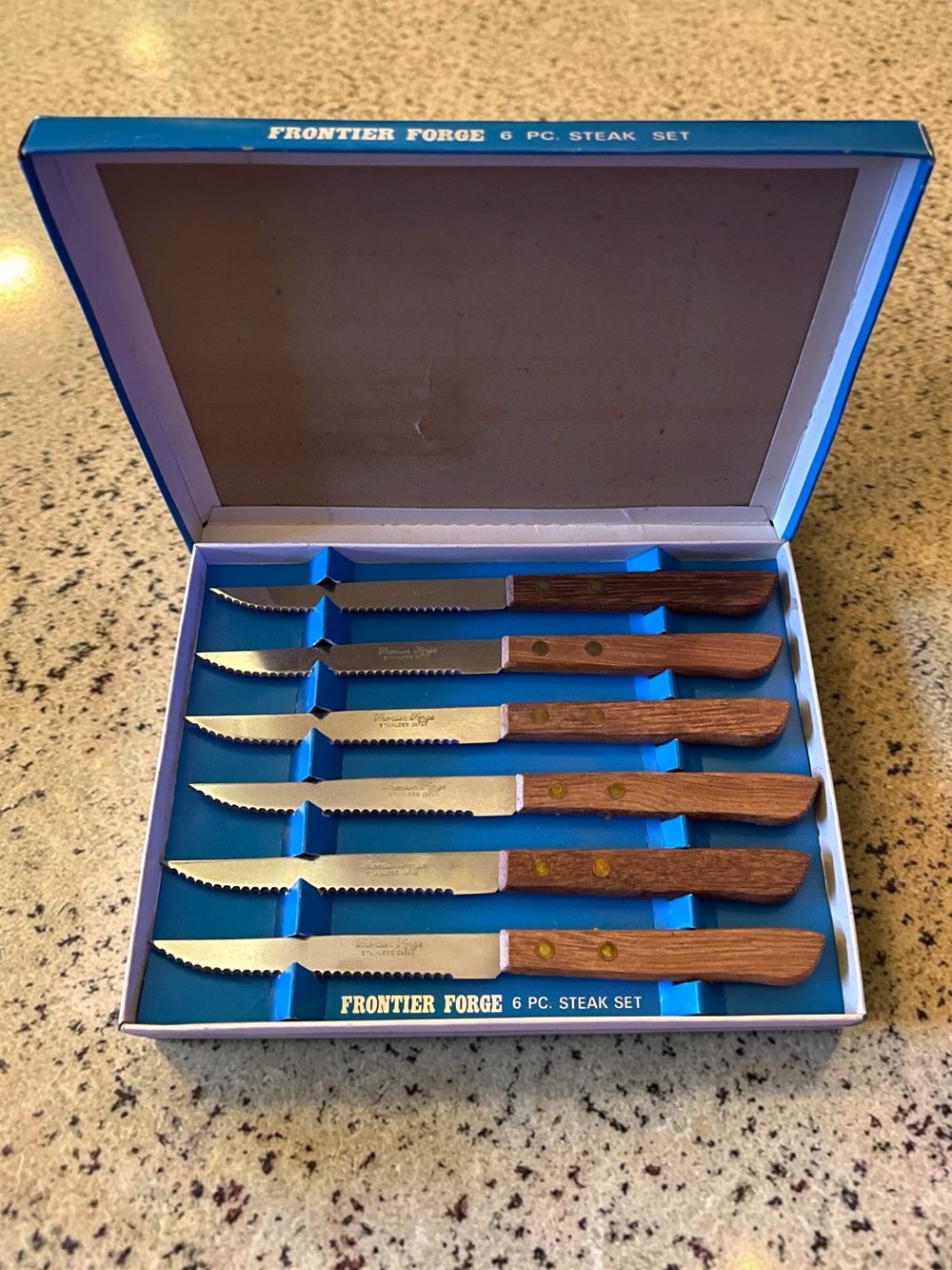 Frontier Forge Serrated Blade Riveted Wood Grain Handle Steak Knives Set of 5